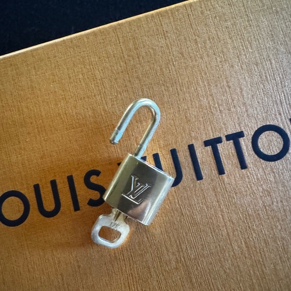 Louis Vuitton vintage lock and key set makes a beautiful gift comes with charm - Picture 6 of 10